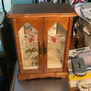 Jewelry box was used when I bought it in very good condition.